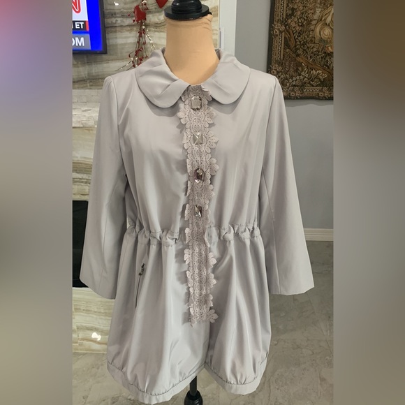 Gallery Ruffle Over Coat.Size L - Picture 1 of 12